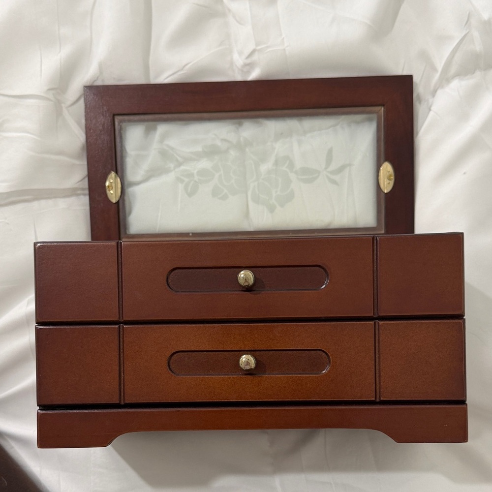 Elegant Brown Wooden Jewelry Box - Picture 10 of 11